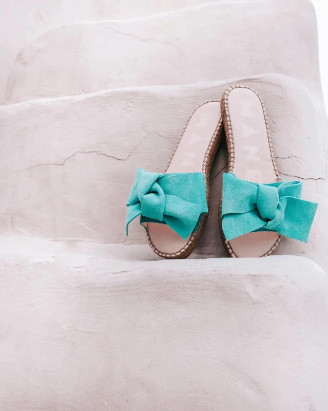 Klapki Manebi Flat Sandals with Bow Aquamarin- sklep Shuluv Melissa & More - fotografia prezencyjna 2