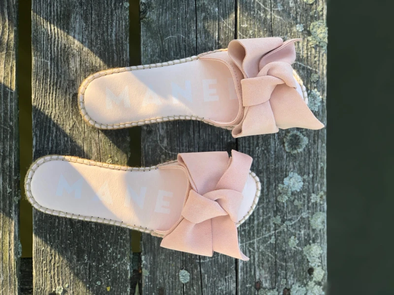 Klapki Manebi z kokardą pastel rose